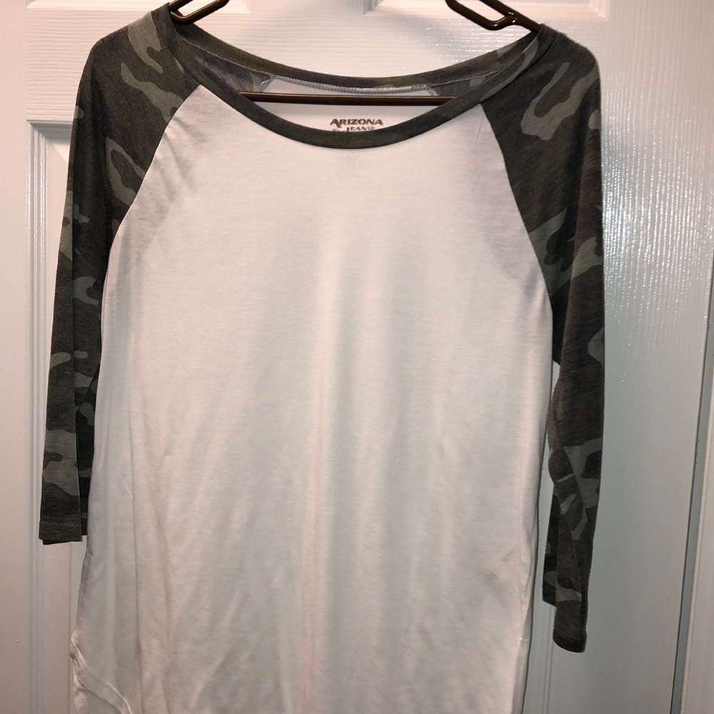 Quarter length shirt with camo sleeves